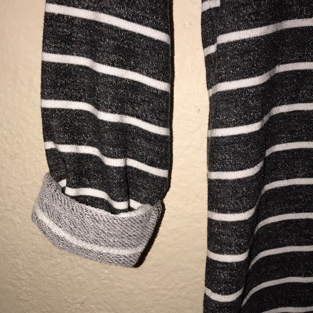 H&M 3/4 sleeve sweater - Picture 2 of 4